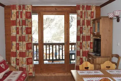 Image de 2 pièces 4 personnes, expo sud-ouest, balcon, accessible Skis aux pieds