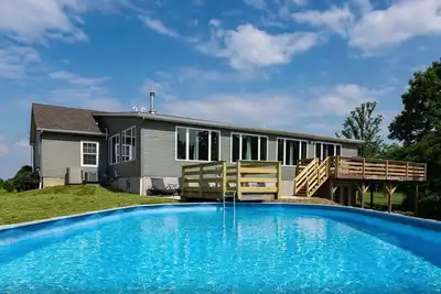 Image de 80 Acre Retreat with Pool—Minutes to Ark—Sleeps 15