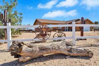 Image de Western Oasis Corral - A Ryson Property
