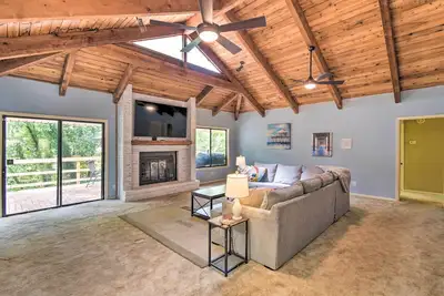 Image de Jacksonville Home on 1 Acre ~ 6 Mi to Beach!