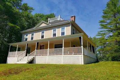 Image de Historic Victorian on Mirror Lake Sleeps 16 Last Minute Special Rates