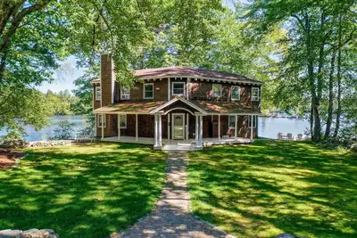 Image de Architecturally Unique Lake House on Lake Winnipesaukee