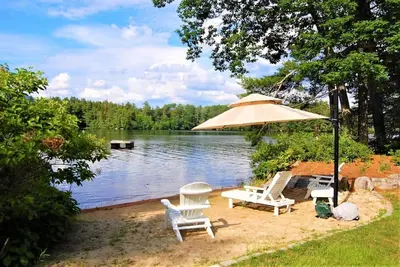Image de Natural cedar shakes waterfront on Lake Winnipesaukee