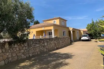 Image de Grande villa avec piscine, pool House, calme à 15 minutes des plages