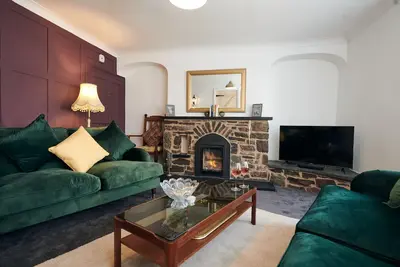 Image de Min Yr Afon, Low allergen, central property with wood burner