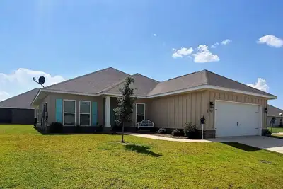 Image de Beautiful new home located minutes from Owa and the Wharf