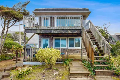Image de Waterfront Home with Ocean Views & Two Separate Living Areas - Dogs Welcome