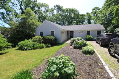 Image de 31 Crestview Drive- Renovated retreat in quiet area, near beaches, pet-friendly