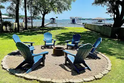 Image de Waterfront Getaway with Private Yard and Dock!