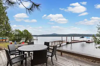 Image de Mica Bay Chalet | This Retreat Awaits You