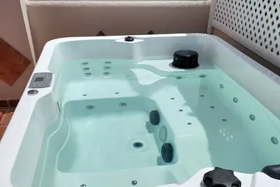 Image de New! ! BenalBeach Lux - Jacuzzi, Beachfront, Big Terrace - 506