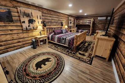 Image de Modern & Rustic Apt (3beds) Across From Natl Park!