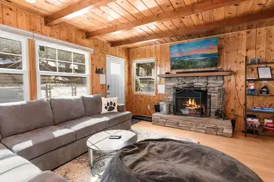 Image de Bear's Booth - Fireplace, Fenced Yard, Pet Friendly, Deck, Barbecue