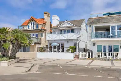 Image de Fun for the whole family just steps from Newport Pier and the beach!