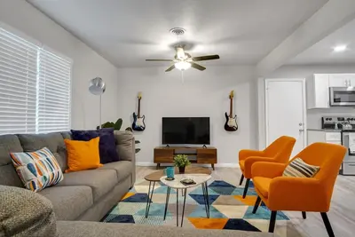 Image de The Harmony Designer Home in Central Dfw by RedAwning