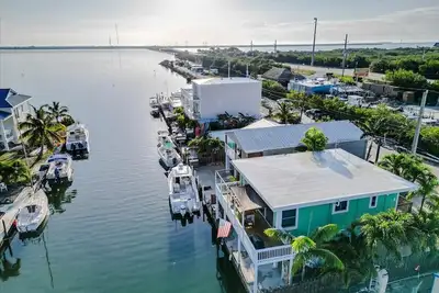 Image de Meilleur nautique Canal sur Summerland! Spacieux, actualisée et Best Views Around!
