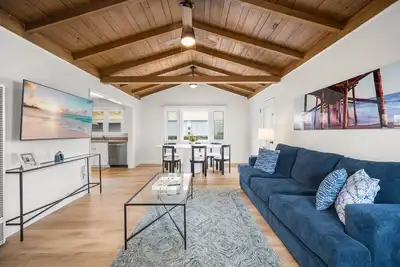 Image de 2 Bedroom steps to the beach in West Newport