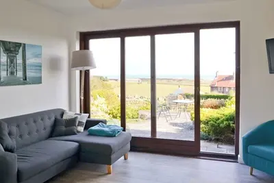 Image de Part of a small terrace of bungalows with uninterrupted views towards the sea.