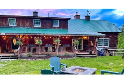 Image de Dog Friendly Log Cabin on 10 acres + Wood Stove, High Speed WiFi, Ac!