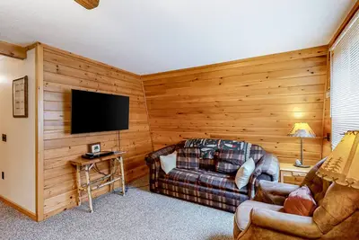 Image de Two cabins in one - lake-view duplex with a shared dock  - dog-friendly