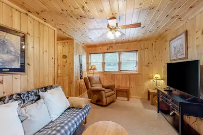 Image de Ground-floor gem with privately shared dock on Moosehead Lake - dog friendly