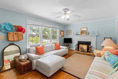 Image de Comfortable, dog-friendly home near the beach with deck, WiFi & W/D
