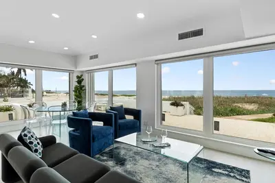 Image de On The Beach - Two Homes