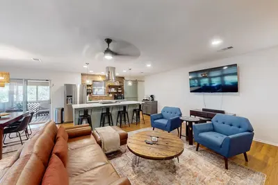 Image de Home with pool, washer/dryer, Ac, near bike path - snowbirds Ok