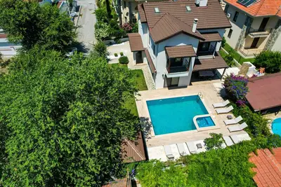 Image de Luxury villa 5 minutes from scenic town center and river