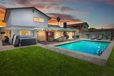 Image de Dazzling Oasis Resort Pool & Hot Tub, Outdoor Tv, A/C, Close 2 Beach & Disney!