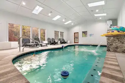 Image de Secluded Cabin with private indoor heated saltwater pool