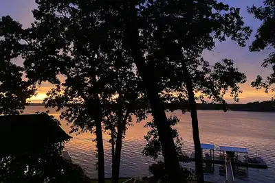 Image de Exquisite waterfront property on Honey Creek, Grove Ok