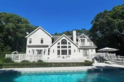 Image de Perfect East Hampton Retreat, 4br/4ba on 3 Levels; Pool, Gym, Workspace