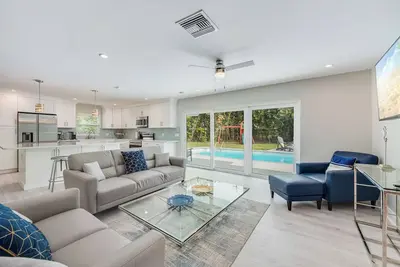Image de Beachside Private Pool/Yard Kid&Pet Friendly. 3 min from the Beach