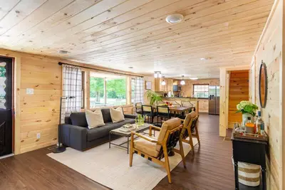 Image de Carter Creek by AvantStay | Secluded Yard w\/ Creek + Suite