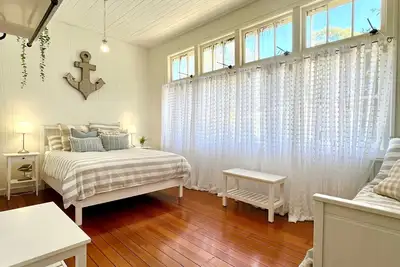 Image de Schoolhouse Somerset Dam - Sleeps 16! ! !