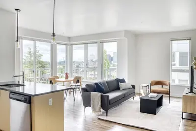 Image de Modern Bellevue 2br w/ Gym & W/D, near Spring District, by Blueground