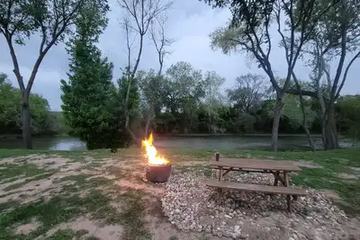 Image de Riverside Romance/Luxury Rv/Starry Skies & S'mores