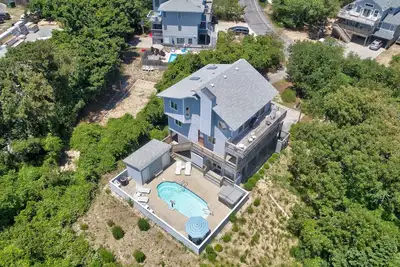 Image de Delightful home with private pool, foosball & 3 resort pools - walk to beach