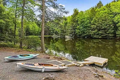 Image de 215 Coolidge · Leisure-Filled Lakehouse w/Hot Tub, GameRoom, Sauna & More