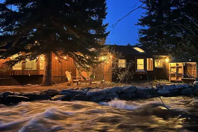 Image de Creekside Nederland Cabin.