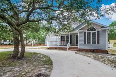 Image de 20% off for any Rental Through October 2025, Wonderful Island Home, Peaceful Wooded Section