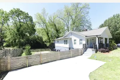 Image de Cozy home 7 mins from Atl airport and 15 mins from downtown Atl