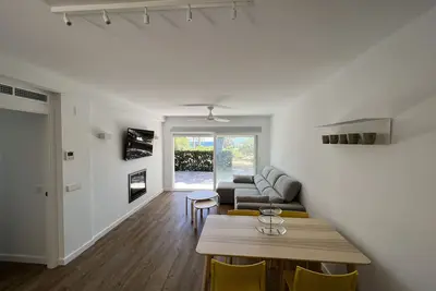 Image de Newly renovated townhouse on the beachfront