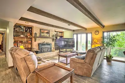Image de Kimberling City Home w/ Table Rock Lake Views!