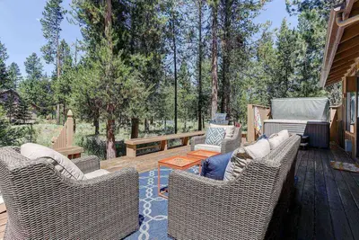 Image de Fantastic Sunriver Location, Sharc Passes, Huge Deck w/ Hot Tub, Trail Access, Fireplace, Bikes