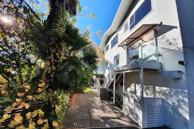 Image de Kimberley House - 6-bedroom home in a fantastic Nelson waterfront location.
