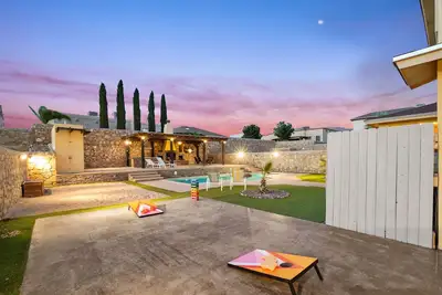 Image de Cimarron Oasis. Heated Pool and Movie Theater