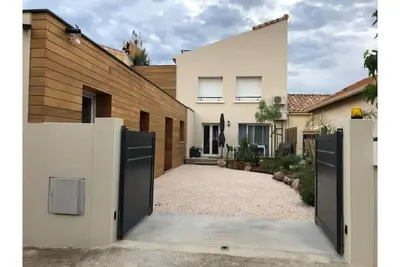 Image de Grande maison rénovée avec jardin à 100m de la mer