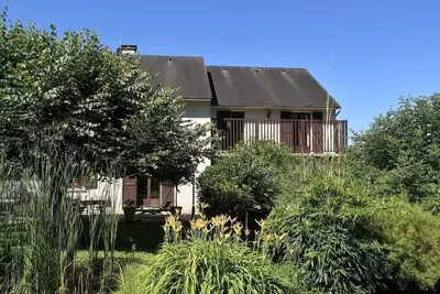Image de Appartement tout confort dans un havre de verdure.